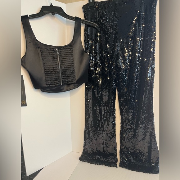 House of Harlow 1960 2 pc Sequenced Stretch pull-on Pant & Sateen Cropped Top - Picture 2 of 15